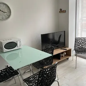 https://le-clos-sainte-claire.midi-pyreneeshotels.com